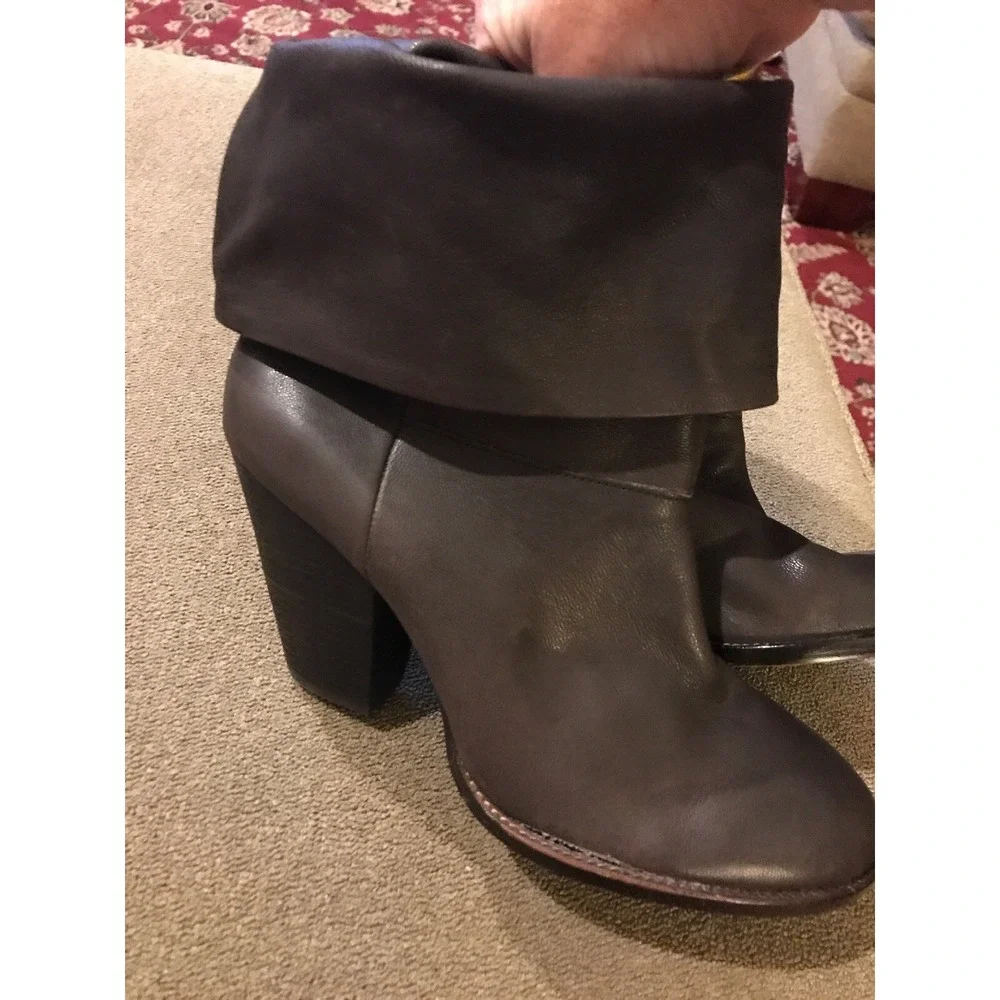 Vince Camuto Gold Down Ankle Boots Brown Leather Size 8.5 (TD)